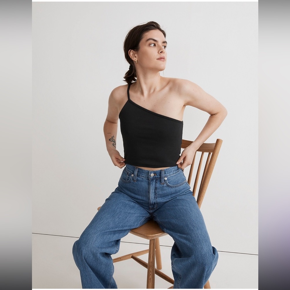 ❌SOLD❌ Madewell One-Shoulder Crop Tank in Sleekhold